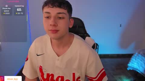 Snapshot of oliver_kyy chatting on 03/14/26, 10:26 oliveeer online show from 03/14/26, 10:26