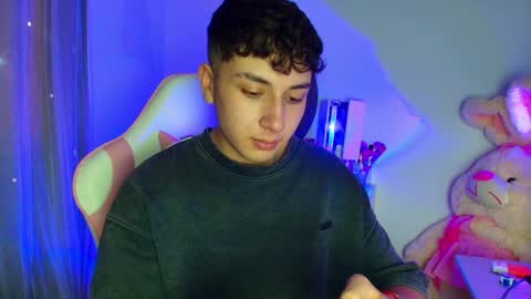 Snapshot of oliver_kyy chatting on 05/26/26, 10:28 oliveeer online show from 05/26/26, 10:28