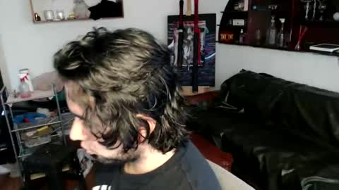 Snapshot of oliver_laid_2023 chatting on 10/27/25, 09:19 oliver_laid_2023 online show from 10/27/25, 09:19