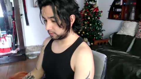 Snapshot of oliver_laid_2023 chatting on 12/02/25, 05:41 oliver_laid_2023 online show from 12/02/25, 05:41