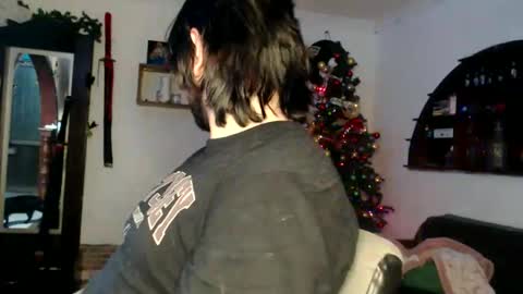 Snapshot of oliver_laid_2023 chatting on 12/15/25, 02:05 oliver_laid_2023 online show from 12/15/25, 02:05