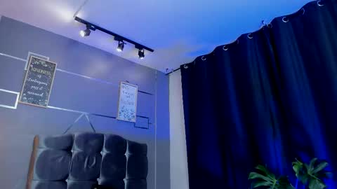 Snapshot of oliver_mr_ chatting on 10/17/25, 08:44 oliver mr  online show from 10/17/25, 08:44