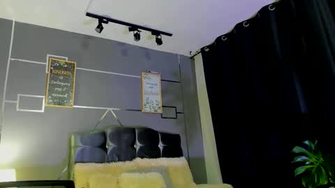 Snapshot of oliver_mr_ chatting on 11/24/25, 08:30 oliver mr online show from 11/24/25, 08:30