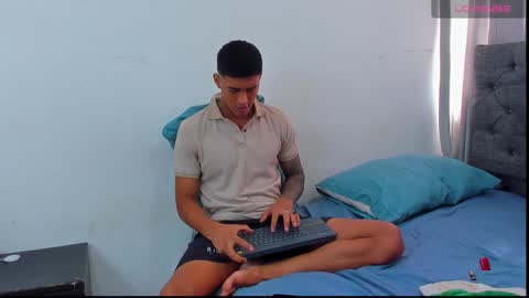 oliver_smith_2 online show from 12/26/24, 04:25