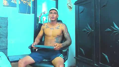 oliver_smith_2 online show from 11/12/25, 04:40