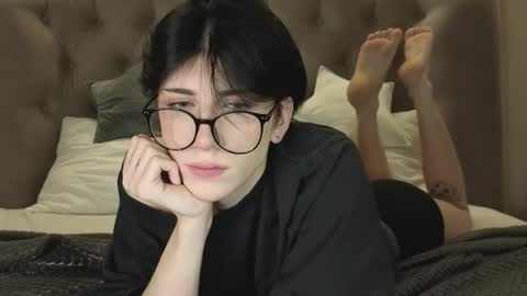 Snapshot of oliver_star_boy chatting on 03/06/26, 09:55 oliver online show from 03/06/26, 09:55