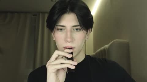 Snapshot of oliver_star_boy chatting on 03/08/26, 10:13 oliver online show from 03/08/26, 10:13