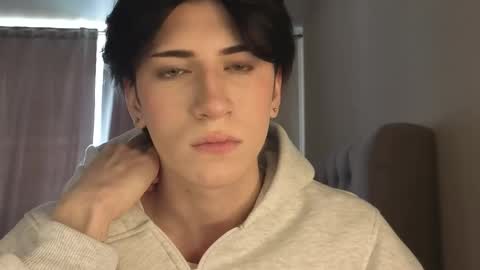 Snapshot of oliver_star_boy chatting on 03/19/26, 08:18 oliver online show from 03/19/26, 08:18