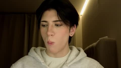 Snapshot of oliver_star_boy chatting on 03/21/26, 07:50 oliver online show from 03/21/26, 07:50