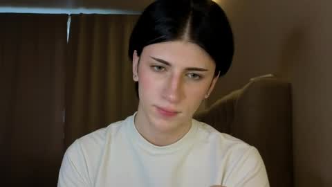 Snapshot of oliver_star_boy chatting on 03/25/26, 01:06 oliver online show from 03/25/26, 01:06