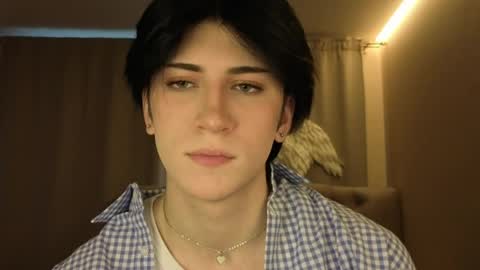 Snapshot of oliver_star_boy chatting on 04/07/26, 02:17 oliver online show from 04/07/26, 02:17