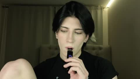 Snapshot of oliver_star_boy chatting on 04/15/26, 07:58 oliver online show from 04/15/26, 07:58