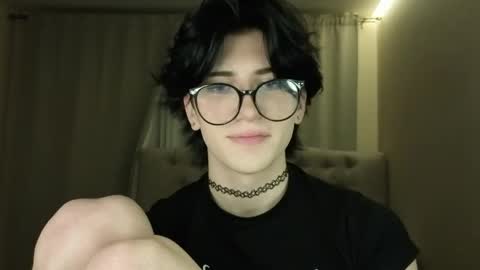 Snapshot of oliver_star_boy chatting on 04/18/26, 07:07 oliver online show from 04/18/26, 07:07