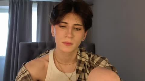 Snapshot of oliver_star_boy chatting on 04/20/26, 01:58 oliver online show from 04/20/26, 01:58