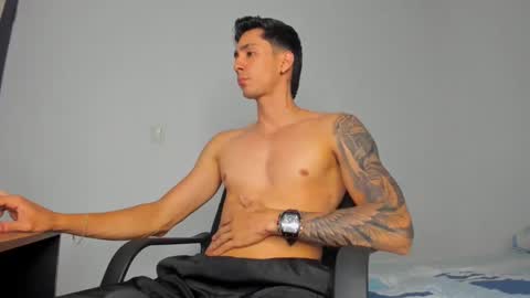 Snapshot of oliverbennet chatting on 01/07/25, 10:52 Oliver bennet online show from 01/07/25, 10:52