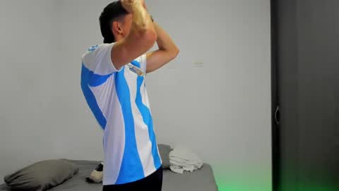 Snapshot of oliverbennet chatting on 02/25/25, 01:41 Oliver bennet online show from 02/25/25, 01:41