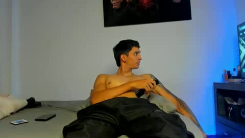 Snapshot of oliverbennet chatting on 10/19/25, 08:20 Oliver bennet online show from 10/19/25, 08:20