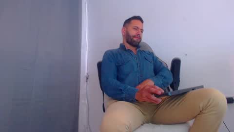 oliver online show from 12/24/24, 09:11