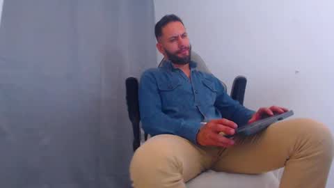 oliver online show from 01/17/25, 01:36