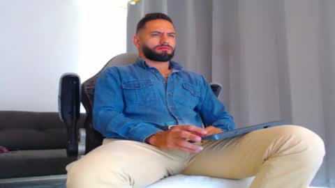 oliver online show from 11/10/25, 02:16