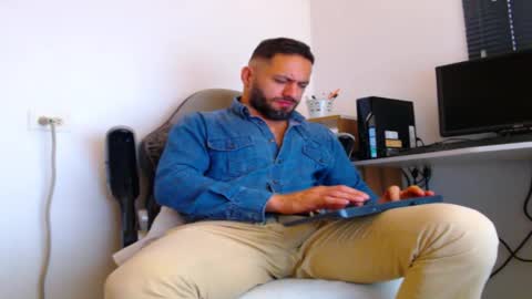 oliver online show from 12/20/25, 06:15