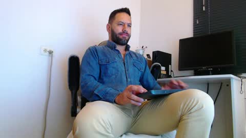 oliver online show from 04/03/26, 01:42