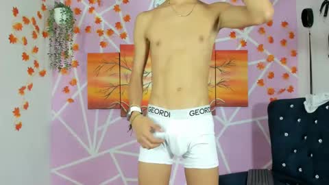 Snapshot of oliverhot_2005 chatting on 02/21/25, 06:26 oliverhot_2005 online show from 02/21/25, 06:26