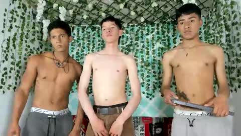 Snapshot of oliverhot_2005 chatting on 02/23/25, 07:38 oliverhot_2005 online show from 02/23/25, 07:38