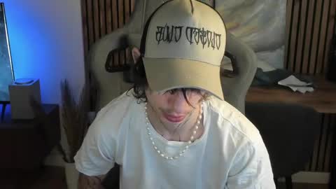 Snapshot of oliverrgroove chatting on 05/15/26, 11:50 oliverrgroove online show from 05/15/26, 11:50