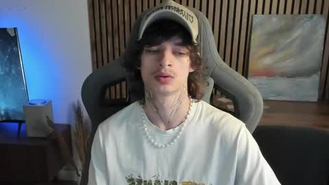 Snapshot of oliverrgroove chatting on 05/21/26, 01:40 oliverrgroove online show from 05/21/26, 01:40