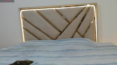 Snapshot of oliversaint__ chatting on 03/22/26, 01:25 oliver saint online show from 03/22/26, 01:25