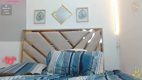 Snapshot of oliversaint__ chatting on 04/18/26, 12:47 oliver saint online show from 04/18/26, 12:47