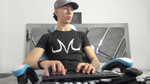 Snapshot of oliverthompson_01 chatting on 12/17/24, 06:02 oliverthompson_01 online show from 12/17/24, 06:02