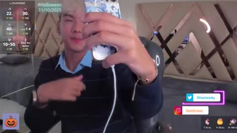 Oliver online show from 10/22/25, 01:44