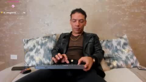 Snapshot of oliverwyse chatting on 06/05/26, 11:43 Oliver online show from 06/05/26, 11:43
