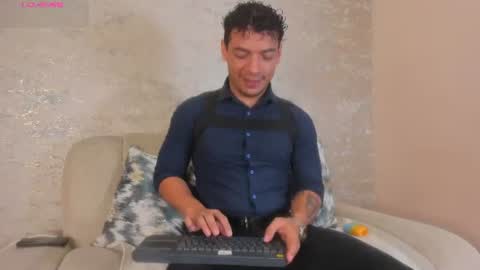 Snapshot of oliverwyse chatting on 06/13/26, 01:14 Oliver online show from 06/13/26, 01:14