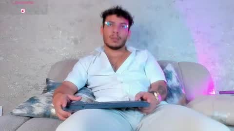 Snapshot of oliverwyse chatting on 07/01/26, 01:07 Oliver online show from 07/01/26, 01:07