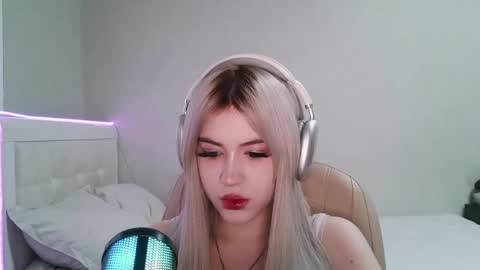 Snapshot of olivesaller chatting on 05/19/26, 09:15 olivesaller online show from 05/19/26, 09:15