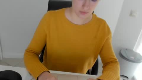 Snapshot of olivia__dream chatting on 06/04/26, 06:41 olivia__dream online show from 06/04/26, 06:41