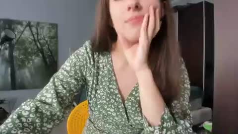 Snapshot of olivia__dream chatting on 06/06/26, 11:15 olivia__dream online show from 06/06/26, 11:15