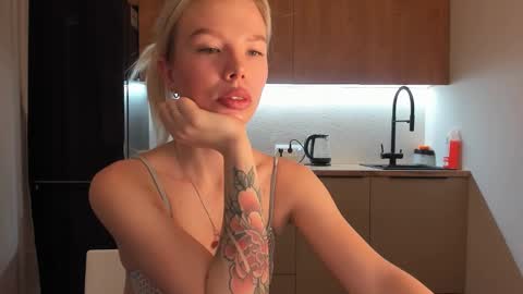 Olivia 3 online show from 01/05/25, 09:47