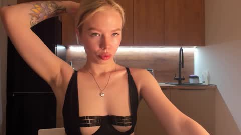 Olivia 3 online show from 03/12/25, 09:35