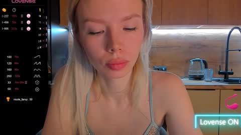 Snapshot of olivia_bells chatting on 03/27/26, 10:31 Olivia 3 online show from 03/27/26, 10:31