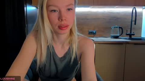 Snapshot of olivia_bells chatting on 04/15/26, 09:48 Olivia 3 online show from 04/15/26, 09:48