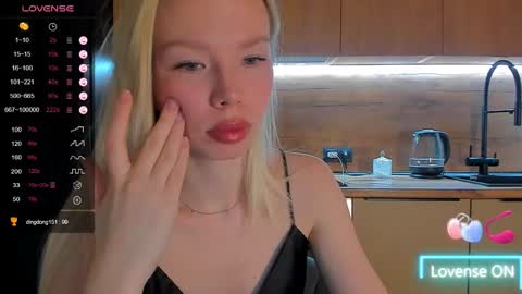 Snapshot of olivia_bells chatting on 04/16/26, 09:37 Olivia 3 online show from 04/16/26, 09:37