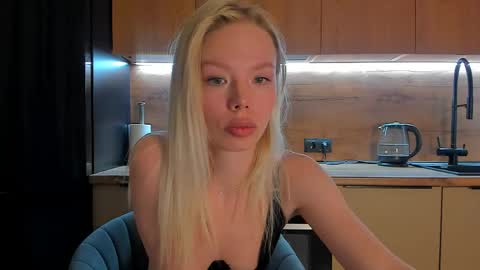 Snapshot of olivia_bells chatting on 04/26/26, 09:01 Olivia 3 online show from 04/26/26, 09:01