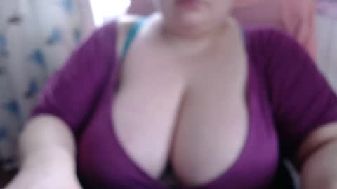 Snapshot of olivia_bud_gold chatting on 12/19/24, 08:23 Olivia Gold online show from 12/19/24, 08:23