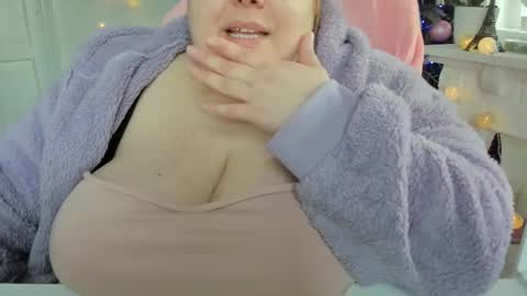 Snapshot of olivia_bud_gold chatting on 03/06/25, 10:20 Olivia Gold online show from 03/06/25, 10:20