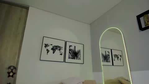 Snapshot of olivia_collisn chatting on 01/18/26, 12:09 Olivia Collins online show from 01/18/26, 12:09