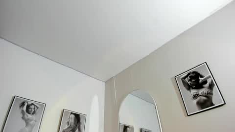 Snapshot of olivia_collisn chatting on 04/22/26, 11:56 Olivia Collins online show from 04/22/26, 11:56